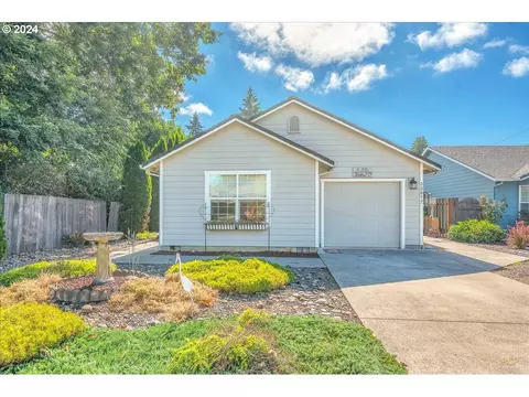 33877 E Columbia Ave, Scappoose, OR 97056
