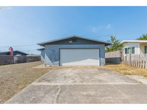 1070 Garfield Ave, Coos Bay, OR 97420
