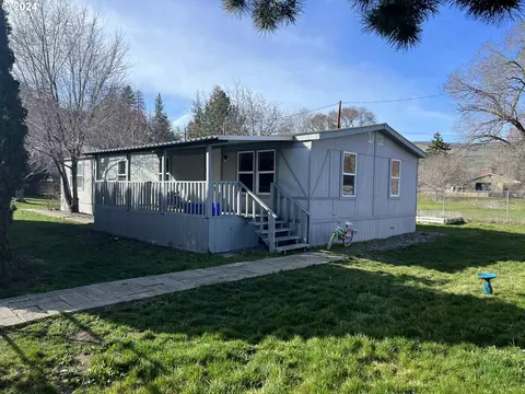 1079 Chenoweth Loop, The Dalles, OR 97058