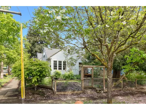 2304 SE 51st Ave, Portland, OR 97215