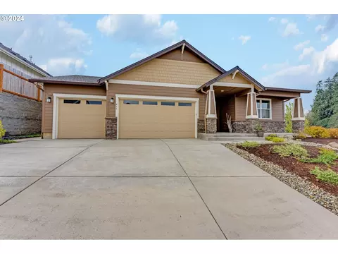 614 W 8th St, La Center, WA 98629