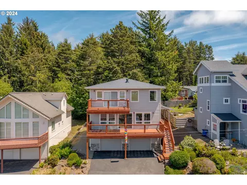 160 SE Bayview Ave, Depoe Bay, OR 97341