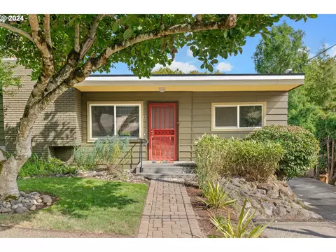 8840 SW 36th Ave #A, Portland, OR 97219