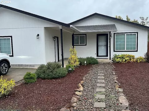 315 Roberts Ln, Cottage Grove, OR 97424
