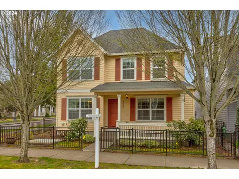 6098 NE Chestnut St, Hillsboro, OR 97124