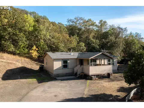 315 Delus Dr, Roseburg, OR 97470