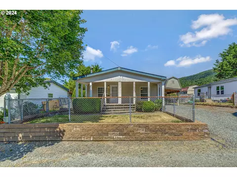 1020 NE 12th Ave, Rockaway Beach, OR 97136
