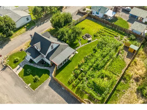 57026 Campbell Rd, Wamic, OR 97063