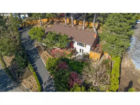 7325 SW Canyon Dr, Portland, OR 97225