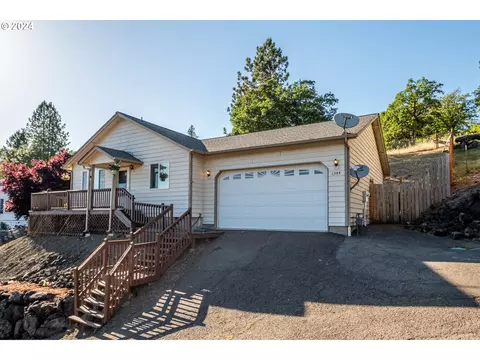 1344 NE Ridge Ave, Roseburg, OR 97470