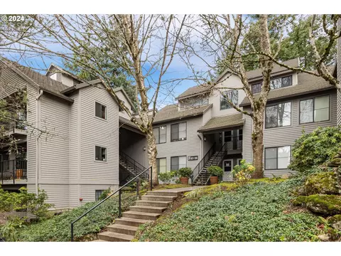 4000 Carman Dr #91, Lake Oswego, OR 97035