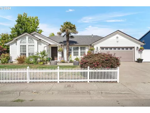 4321 Raccoon Ave NE, Salem, OR 97305