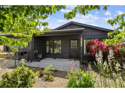 5716 SE Flavel St, Portland, OR 97206