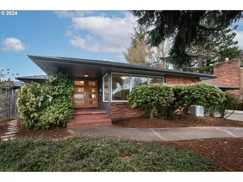 6444 SW Loop Dr, Portland, OR 97221