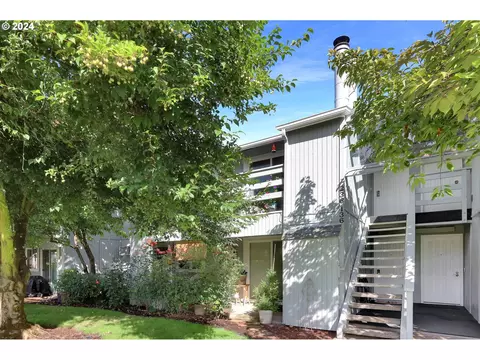 650 Harlow Rd #236, Springfield, OR 97477