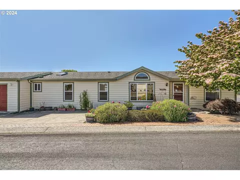 33780 SE Springlake Dr #92, Scappoose, OR 97056
