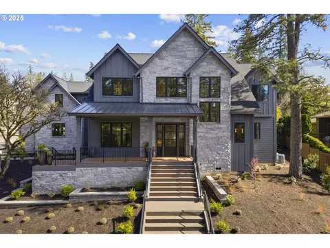 13800 Goodall Rd, Lake Oswego, OR 97034