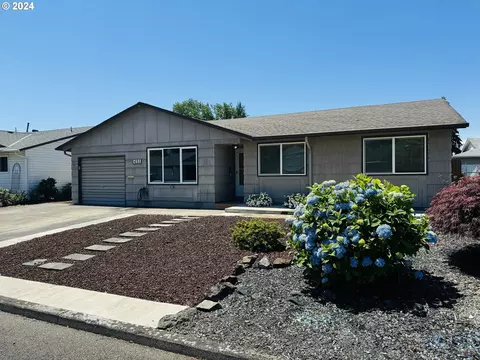 451 E Clackamas Cir, Woodburn, OR 97071
