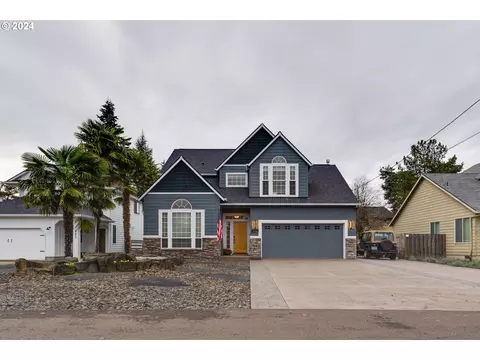 876 SE Locust St, Dundee, OR 97115