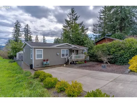 543 SE 1st St, Toledo, OR 97391