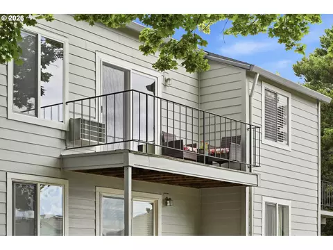 Exterior - 159 SW Florence Ave #E26, Gresham, OR 97080 photo 4 of 6