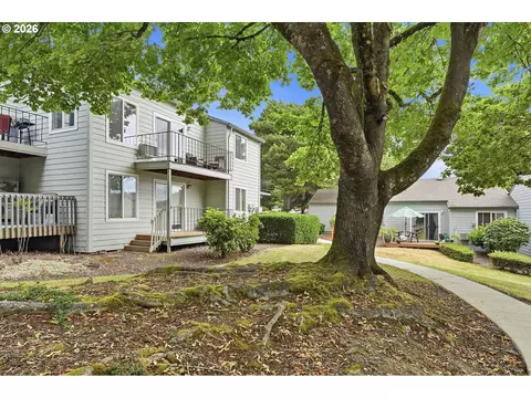 Exterior - 159 SW Florence Ave #E26, Gresham, OR 97080 photo 3 of 6