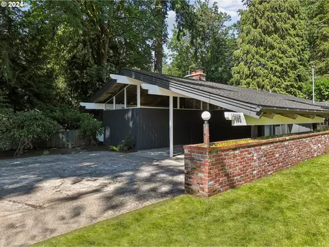 19085 Old River Dr, West Linn, OR 97068