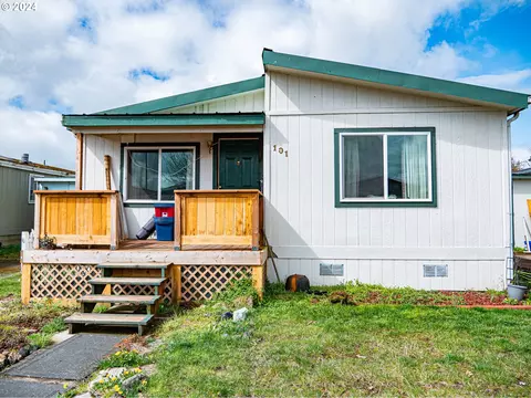 1025 S 6th St #101, Harrisburg, OR 97446