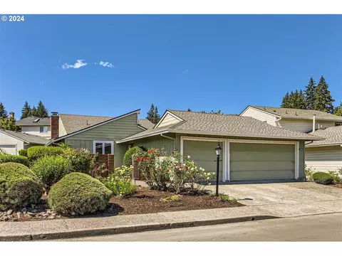 9705 SW Lakeside Dr, Portland, OR 97224
