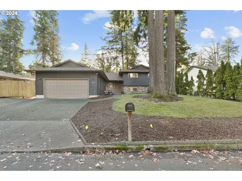 16735 Buckingham Dr, Gladstone, OR 97027