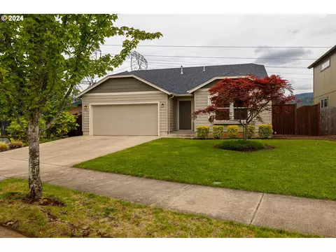 941 S 55th St, Springfield, OR 97478