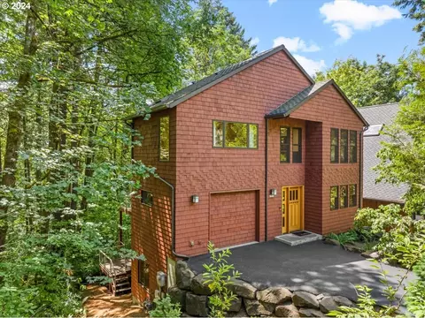 3702 SW Sweetbriar Dr, Portland, OR 97221