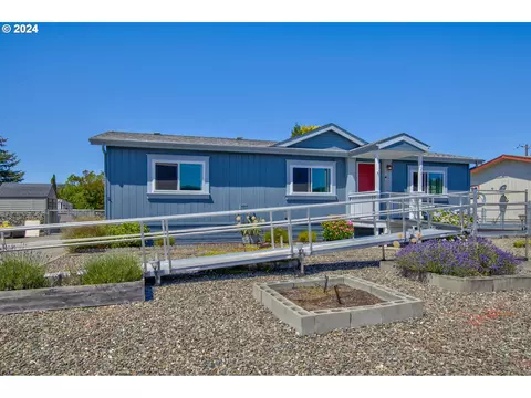 221 Easy St, Sutherlin, OR 97479
