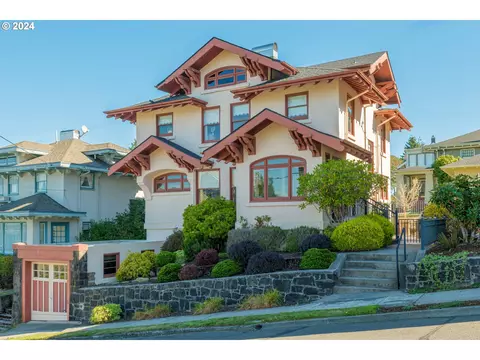 980 16th St, Astoria, OR 97103