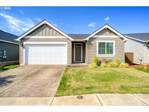1477 N Broadway St, Estacada, OR 97023