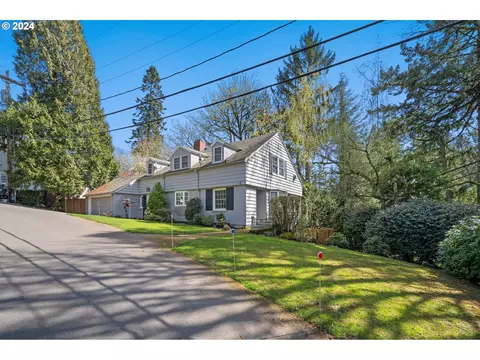 5634 SW Menefee Dr, Portland, OR 97239