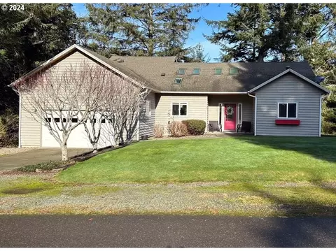 1147 11th St SE, Bandon, OR 97411