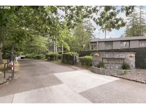 8609 SW Brightfield Cir, Portland, OR 97223
