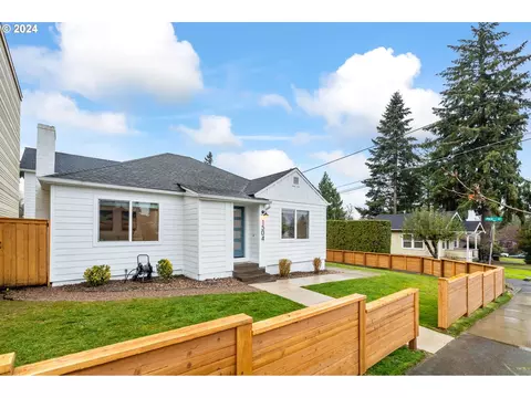 1504 15th St, Oregon City, OR 97045