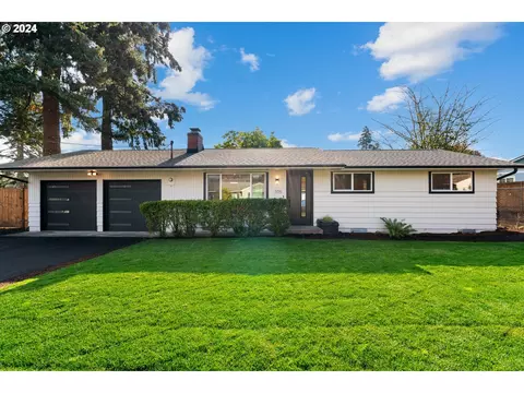 705 NW 72nd St, Vancouver, WA 98665