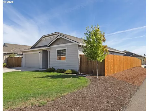 455 S 10th St, Monroe, OR 97456