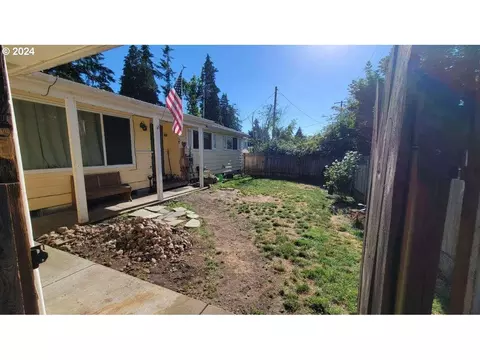 7077 Main St, Springfield, OR 97478