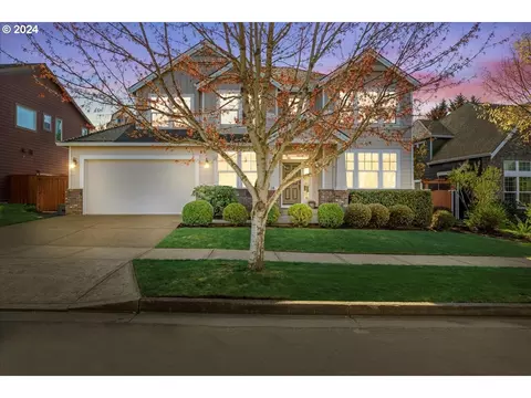 210 N The Greens Ave, Newberg, OR 97132