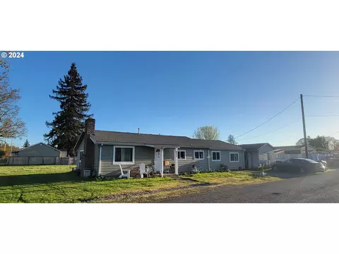 425 Boat Landing St, Independence, OR 97351