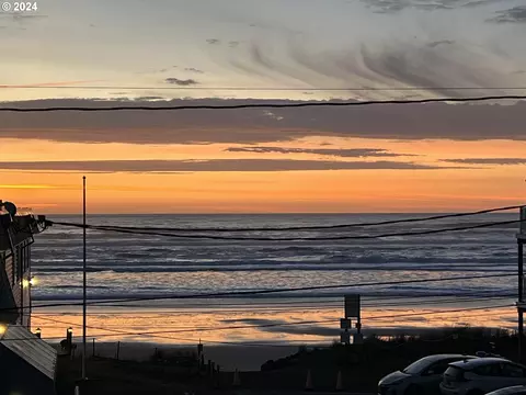 560 N Pacific St, Rockaway Beach, OR 97136