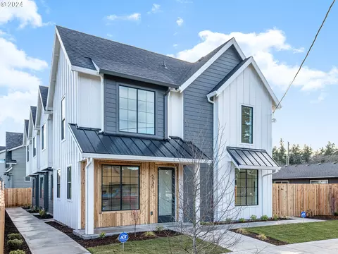 5726 SE Duke St #4, Portland, OR 97206