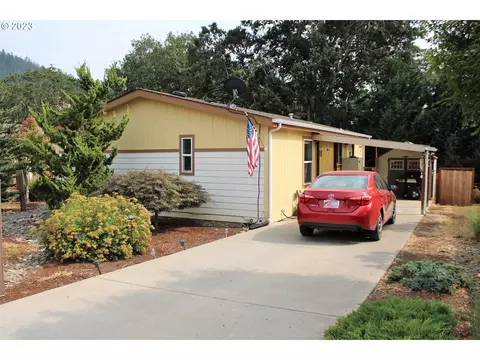 151 Wanda Ct, Myrtle Creek, OR 97457