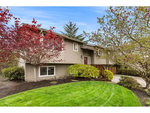 2270 SW 23rd St, Gresham, OR 97080