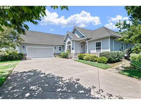 790 Old Orchard Ln, Springfield, OR 97477