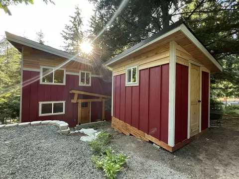 903 Woodhill Dr, Eugene, OR 97405